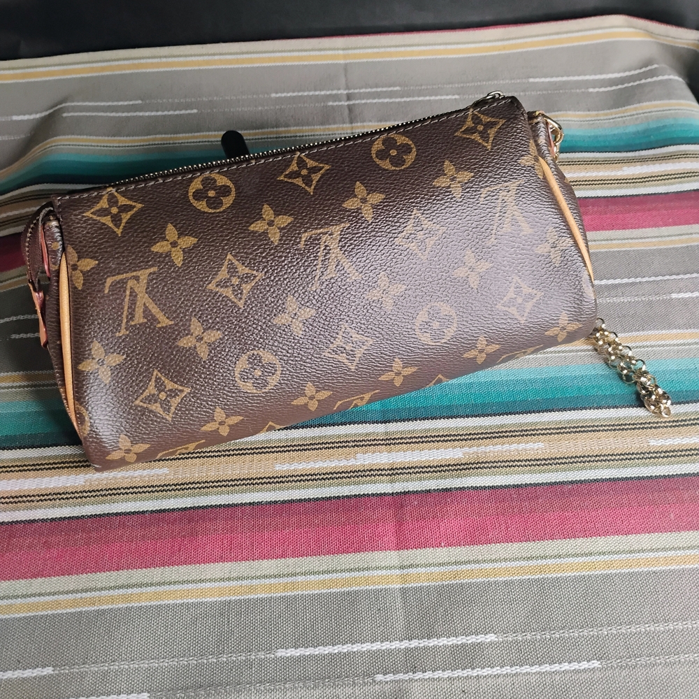 Louis Vuitton Brown Monogram Clutch - Picture 4 of 16